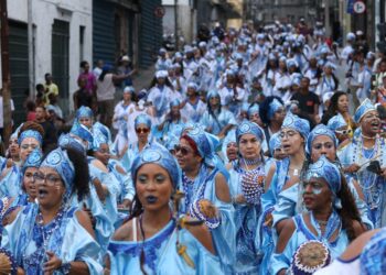 Filhas de Gandhy abre participação no Carnaval com mais de mil mulheres