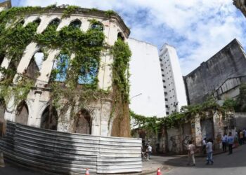 Prefeitura publica decreto que autoriza posse de 36 imóveis abandonados no Comércio para fortalecer segurança e promover revitalização