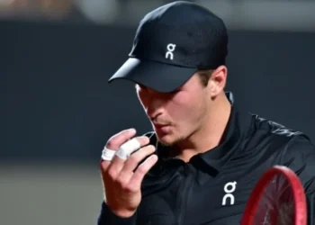 João Fonseca é derrotado por peruano e cai nas oitavas do Rio Open