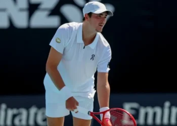 João Fonseca perde posições após eliminação no Australian Open