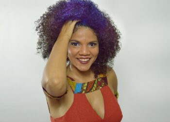 Juliana Ribeiro reina no Carnaval de Salvador e celebra os 110 anos do samba nos palcos da folia