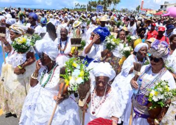 Lavagem de Itapuã celebra 121 anos com tradição religiosa e cortejo cultural; confira esquema especial de serviços em Salvador
