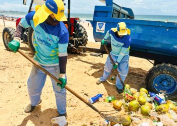 Prefeitura de Salvador intensifica limpeza das praias e realiza operação especial durante a festa de Iemanjá