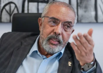 Não há mais razão para manter escala 6×1 e jornada de 44h, diz senador