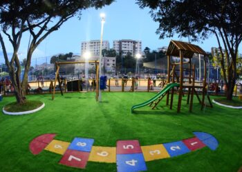 Prefeitura entrega praça requalificada e devolve espaço de lazer à comunidade do Marback