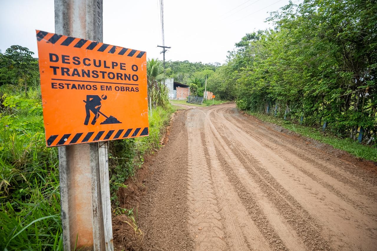 Seinfra atua na limpeza de canais e na manutenção de estradas vicinais do município