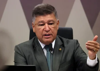 Viana recorre ao STF para obrigar depoimento de Vorcaro na CPMI