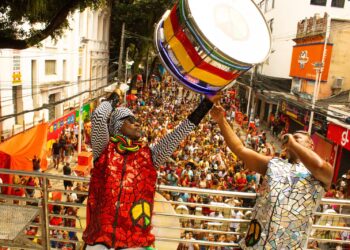 Olodum leva sua pipoca ao Circuito Osmar e embala foliões no Carnaval de Salvador 2026