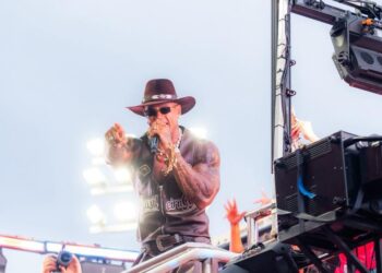 Léo Santana confirma tradicional arrastão na quarta-feira de cinzas