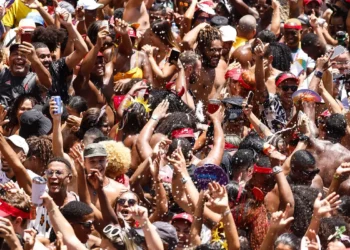 Bailes da Cinelândia transformam o centro do Rio com shows ao vivo