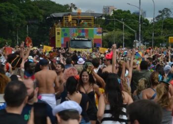 Cuidado com as pernas deve ser redobrado na folia?
