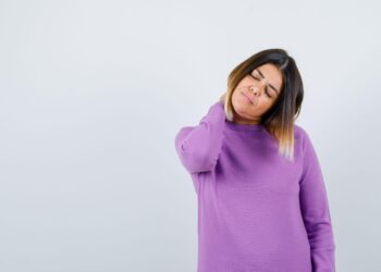 Fevereiro Roxo reforça conscientização sobre fibromialgia e destaca avanços no reconhecimento da dor crônica