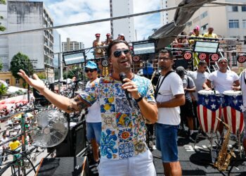 Tayrone embala os apaixonados no Circuito Osmar com sucessos do arrocha