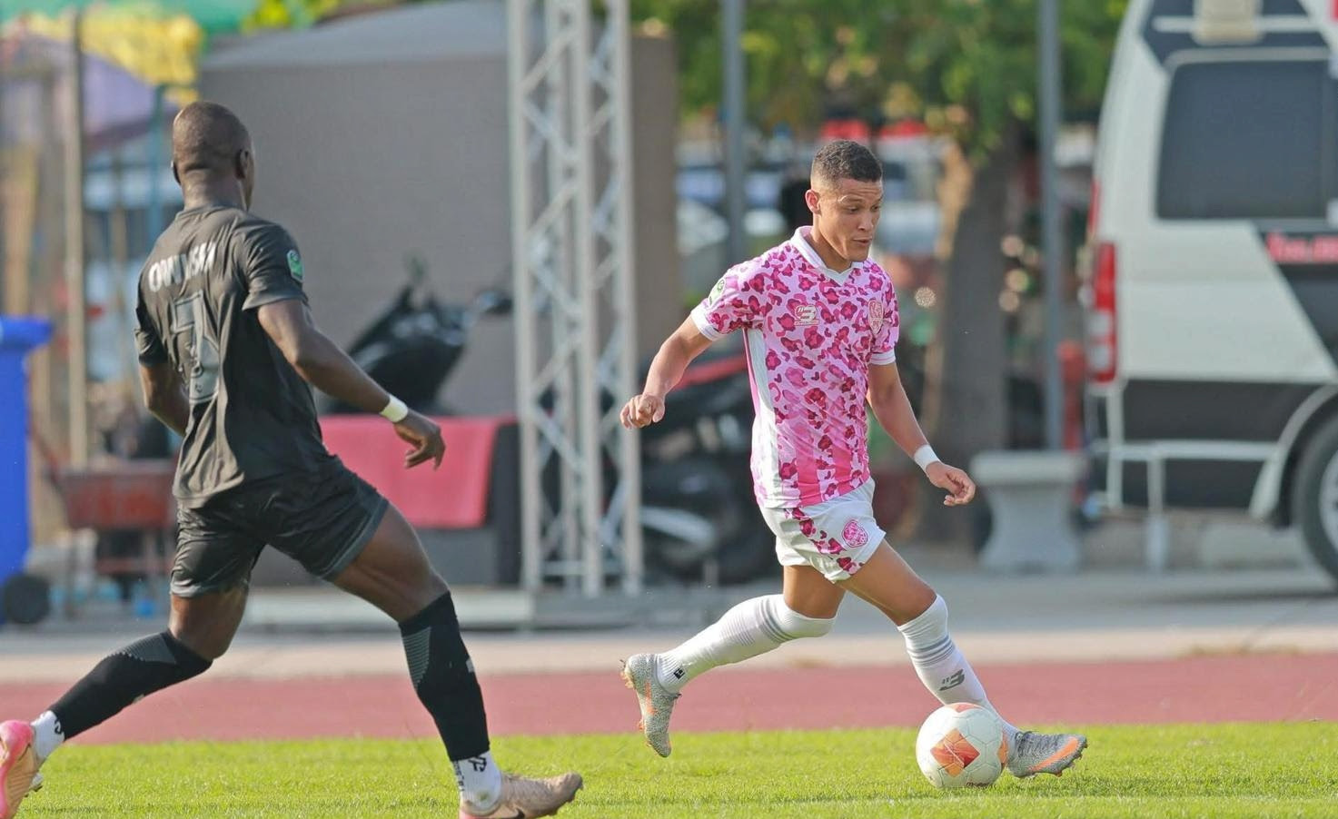 Com quatro gols e duas assistências em sete jogos, Matheus Souza valoriza liderança em Campeonato Tailandês