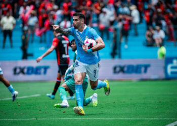 De olho na Libertadores, Felipe Vizeu celebra gol no Peru em semana de ‘marca muito especial’