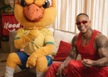 iFood leva Canarinho para Salvador e entrega a última festa antes da concentração