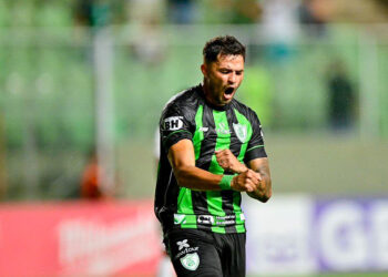 Val Soares decide nos minutos finais, garante vitória do América sobre o North e classificação à semifinal do Mineiro