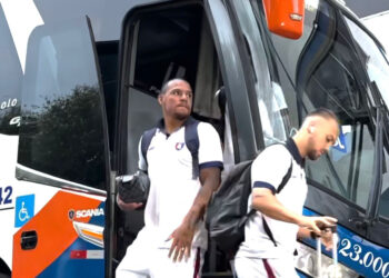 Arilson estreia pelo Betim e celebra retorno ao futebol mineiro após passagens de destaque pelo cenário nacional