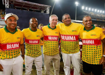 Ancelotti celebra o Carnaval de São Paulo e se encontra com ídolos da Seleção Brasileira no Camarote Bar Brahma