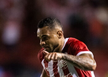 Vai começar a decisão: Juninho vê Náutico forte e projeta primeiro duelo com o Sport na final