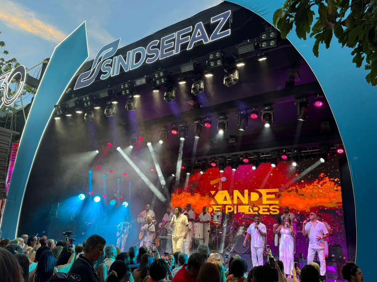 30 anos: Sindsefaz celebra aniversário com grande festa ao som de Luiz Caldas e Xande de Pilares