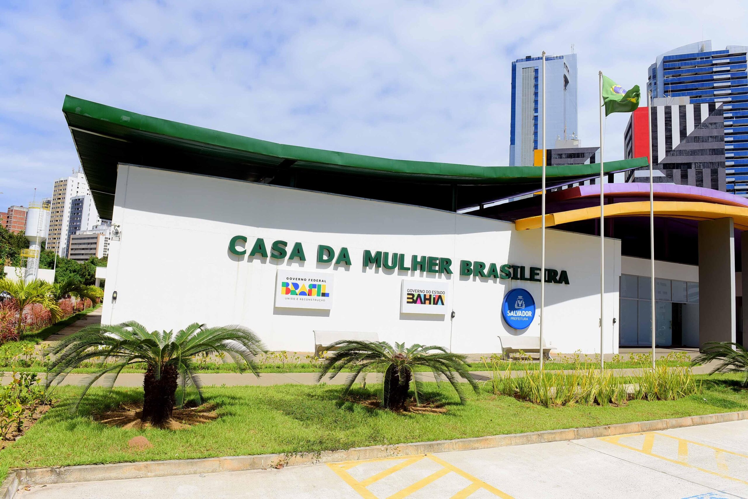 Ações da Prefeitura de Salvador protegem e acolhem mulheres durante todo o ano