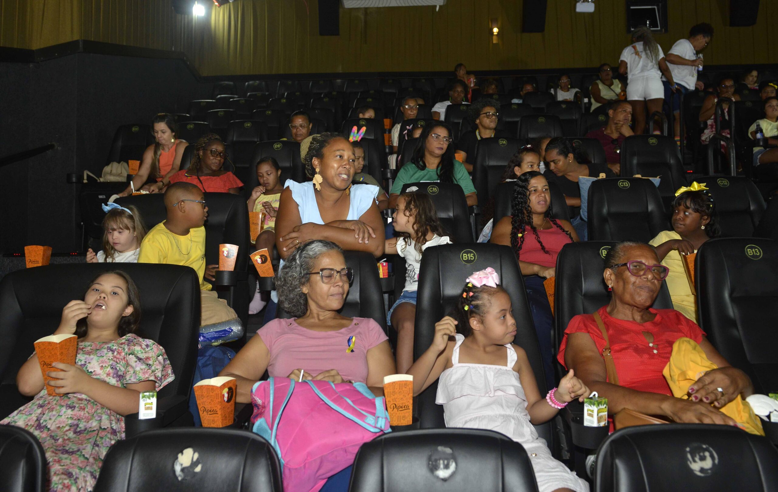 Sessão de cinema com meias trocadas em Salvador na sexta (20) celebra Dia Internacional da Síndrome de Down