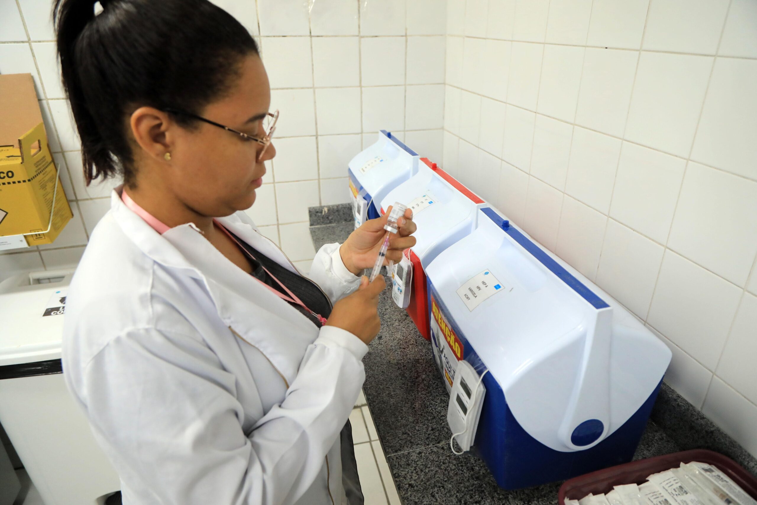 Salvador inicia vacinação contra dengue com imunizante do Butantan para profissionais da Atenção Primária