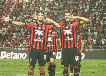 Depois da decepção na estreia, Vitória usa time principal e vence o CRB