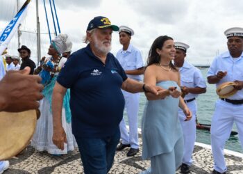 Aleixo Belov é recebido com honras em Salvador após concluir sexta volta ao mundo pela Passagem Nordeste