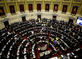 Justiça argentina barra trechos da reforma trabalhista de Milei