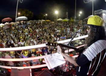Prefeitura de Salvador inaugura estátua de Moraes Moreira na Praça Castro Alves e lança programação que celebra 40 anos da FGM