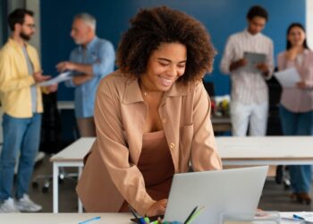 Prática regular de exercícios físicos coopera para uma rotina de trabalho mais produtiva