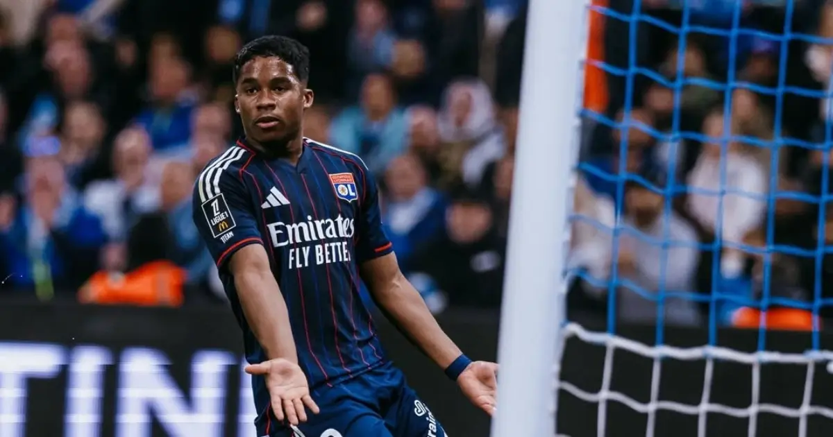 Endrick é vaiado em empate do Lyon e técnico sai em defesa do brasileiro: “As críticas são muito duras”