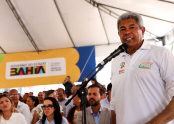 Governo da Bahia amplia investimentos em educação e moderniza rede estadual em Ipiaú