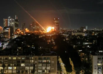 Guerra no Oriente Médio tem mais bombardeios e mortes neste domingo