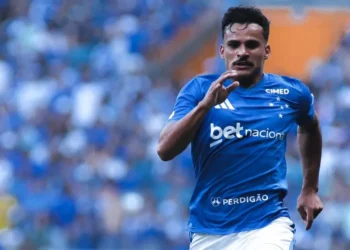 Kaiki Bruno, do Cruzeiro, é convocado para a Seleção Brasileira após lesão de Alex Sandro