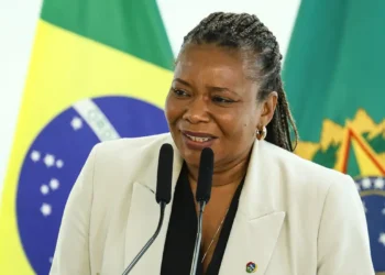 Ministra da Cultura defende investimento em arte e educação