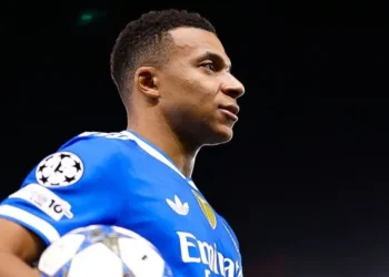 Exames médicos indicam risco de ruptura do ligamento e Mbappé corre risco de ficar fora da Copa do Mundo, diz rádio