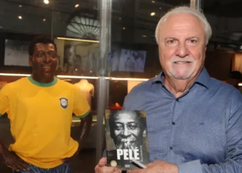 Em livro, melhor amigo afirma que “melhor Pelé” esteve fora de campo