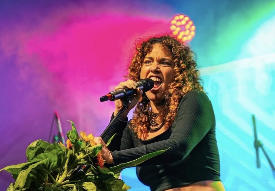 “Elas Cantam Raul” celebra o mês das mulheres no dia 19 de março, na Varanda do SESI Rio Vermelho