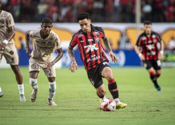 Nos pênaltis, Vitória passa pelo Jacupa e vai ter BaVi na final do Baianão