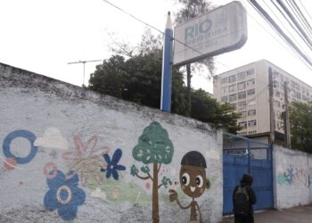 Violência interrompe transportes e afeta acesso à educação no Rio