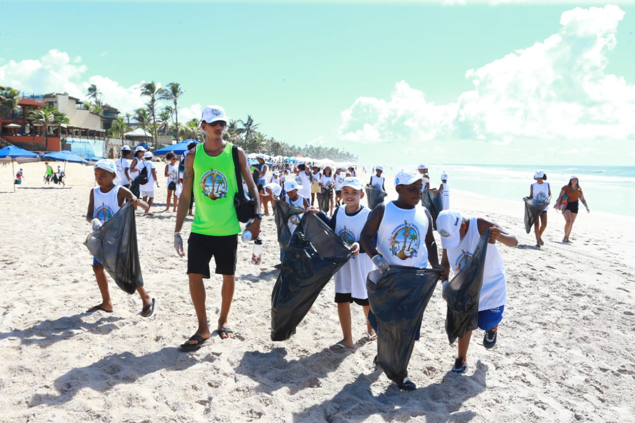 Projeto “Passando o Rodo nas Praias” realiza 14ª edição em Stella Maris com grande mobilização ambiental