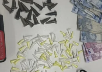 Fazenda Coutos: Polícia Militar apreende 121 pinos de cocaína e detém suspeito