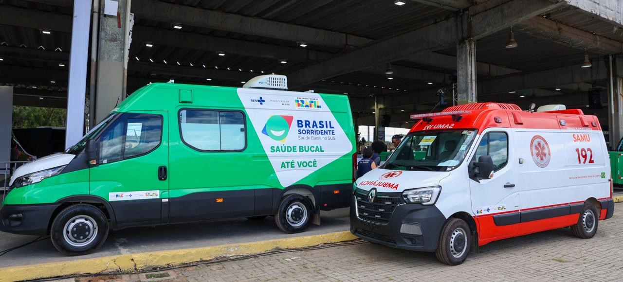 Salvador: ministros entregam novas ambulâncias e equipamentos