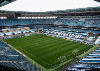 Grêmio faz 3 a 0 no Inter e está com uma mão na taça do Gauchão