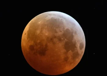 Começou na madrugada de hoje o fenômeno da Lua de Sangue