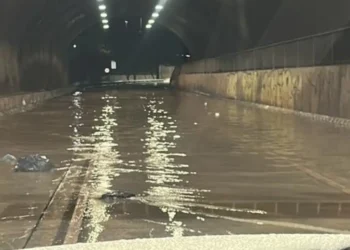 Túnel que liga Avenida Pinto de Aguiar a Avenida Gal Costa registra alagamento após chuvas