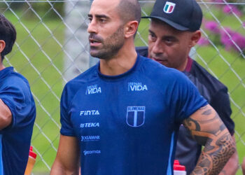Após carreira internacional, Marquinhos Pedroso acerta com o Blumenau para a disputa da Série D